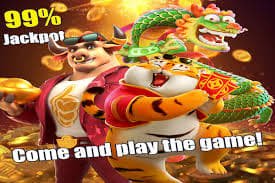 Pengguna dewasa membuka APK di Android